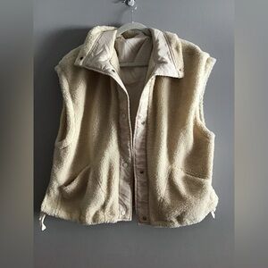 Fleece Vest; Sleeveless Button Down Sherpa Jacket with Pockets Size Large